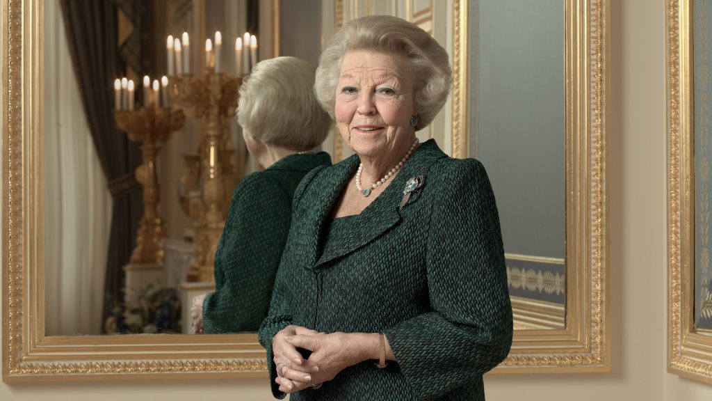 Prinses Beatrix nog altijd te paard! - Weekblad Party