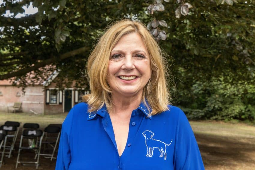 Koninklijke Onderscheiding Wibi Sourjadi Tot Officier Van Oranje Nassau