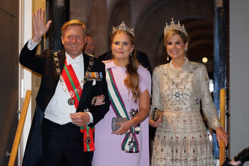 Koningspaar Bij Vertrek Staatsbanket Is Oman