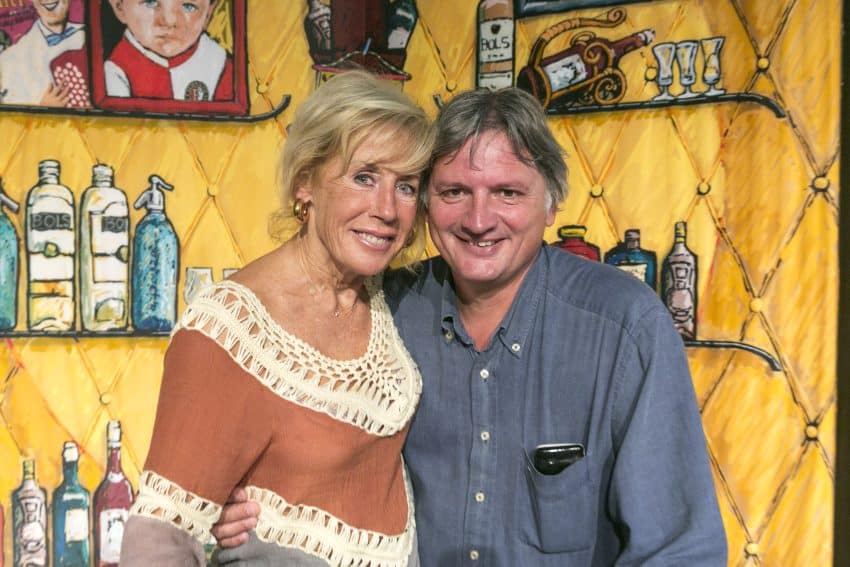 Perspresentatie De Oase Bar Geeft Een Feestje