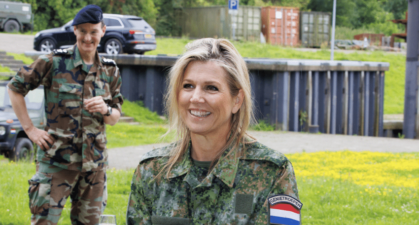 Koningin Máxima Traint Mee Met Reservisten Defensie