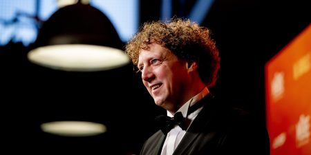 Jochem Myjer Ontvangt Vier Prijzen Voor Gorgels Boeken