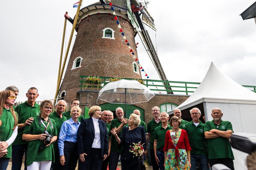 Prinses Beatrix Heropent De Zuidmolen