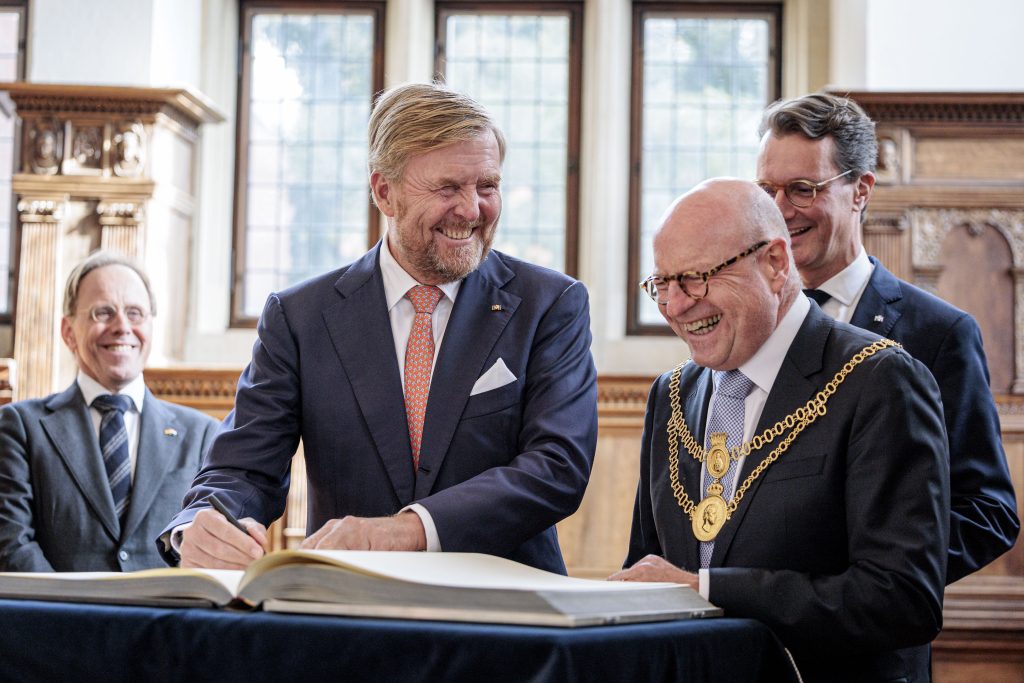 Koning Willem Alexander Brengt Werkbezoek Aan Münster