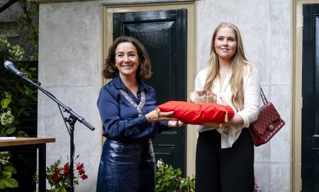 Prinses Amalia Bezoekt Amsterdams Gemeentebestuur