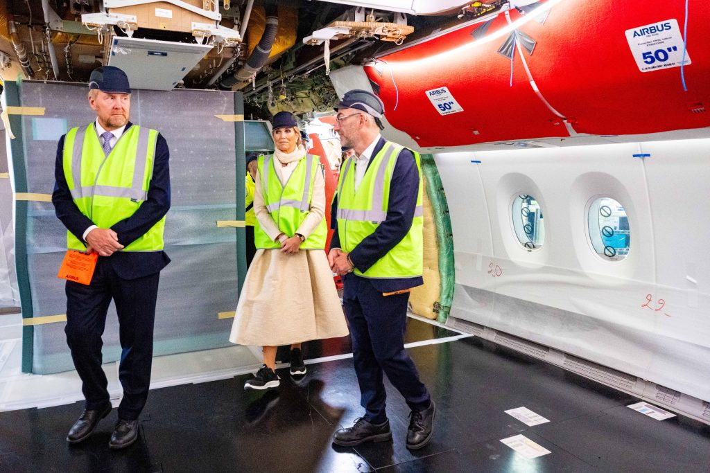 Koning En Koningin Bezoeken Airbus In Toulouse