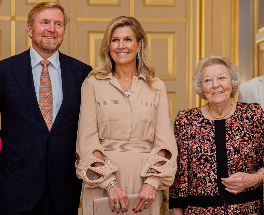 Koningin Máxima Reikt De Appeltjes Van Oranje Uit