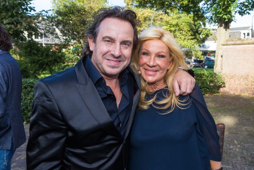 Nld/laren/20130103 Huwelijk Laura Ruiters, Mary Borsato En Zoon Marco