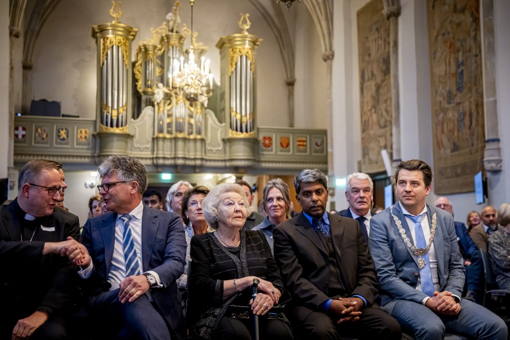 Prinses Beatrix Bij Interreligieuze Netwerk In Vrijheid Verbonden