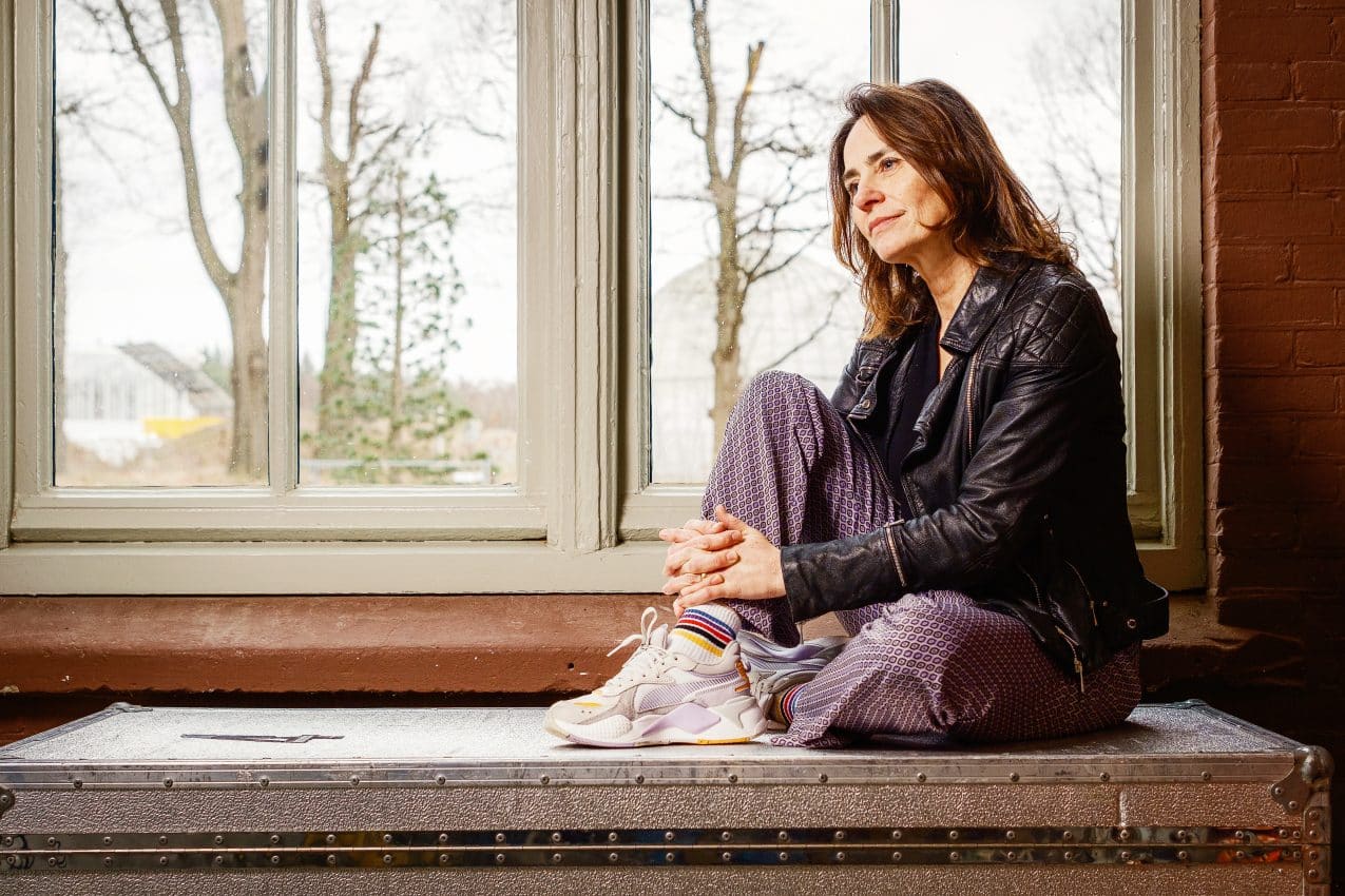 Jet De Nijs, Vrouw Van Rob, In Theaterzaal