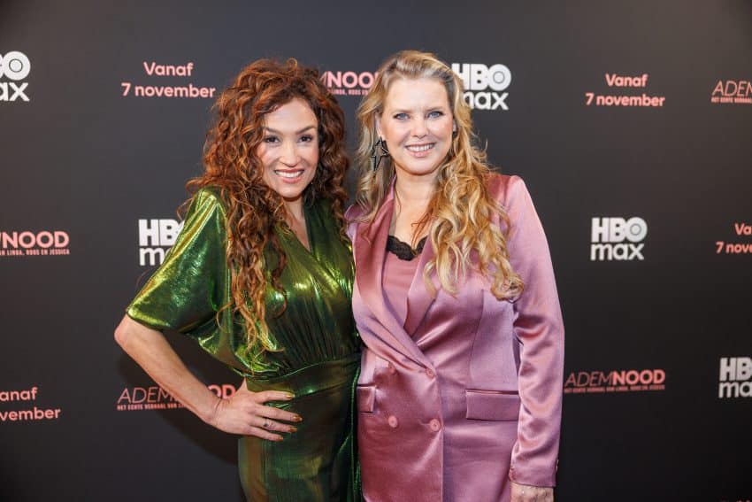 Katja Schuurman en Babette van Veen bij Premiere Ademnood