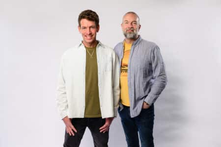 Jan-Willem Roodbeen en Jeroen Kijk in de Vegte presenteren vrijdagavondshow