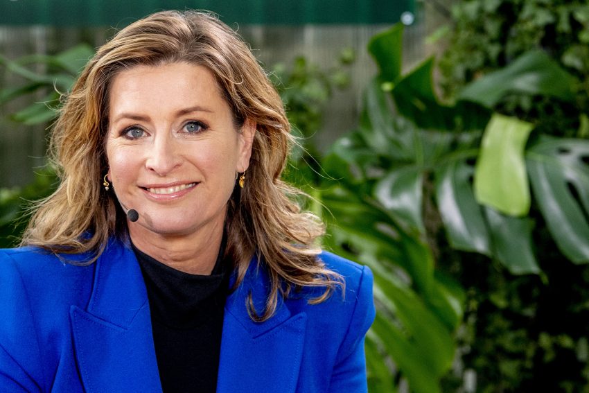 Rotterdam Portret Van Presentatrice En Fotografe Sacha De Boer. Robin Utrecht