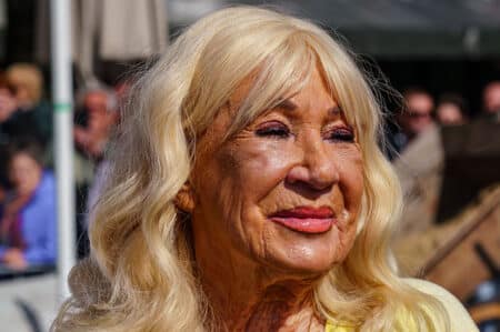 Mary Borsato Luid De Kaasbel Op Het Waagplein