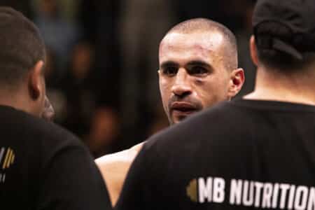 Glory 80 Kickboxing Arkadiusz Wrzosek Vs.badr Hari Gestaakt Na Vechtpartijen Op Tribune