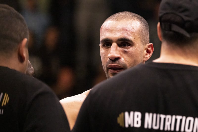Glory 80 Kickboxing Arkadiusz Wrzosek Vs.badr Hari Gestaakt Na Vechtpartijen Op Tribune