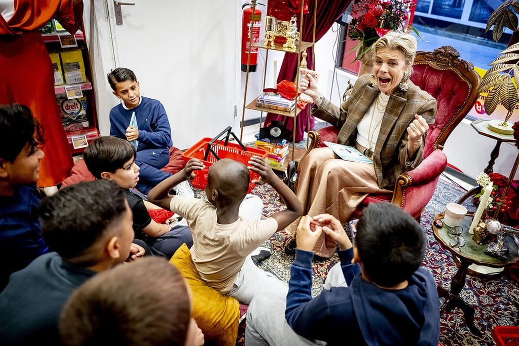 Prinses Laurentien Leest Voor Met Haagse Kinderen