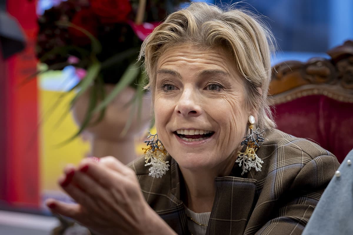 Prinses Laurentien Leest Voor Met Kinderen In De Kruidvat