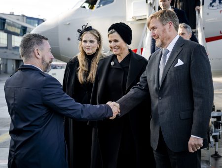 Koningspaar En Prinses Amalia Bij Auschwitz Herdenking (pool)